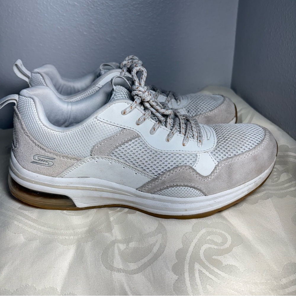 Skechers White and Light Gray Mesh Suede Lace-Up Sneakers size 8